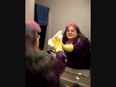 BBW in latex and gloves cleans the bathroom