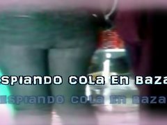 espiando cola en el bazar